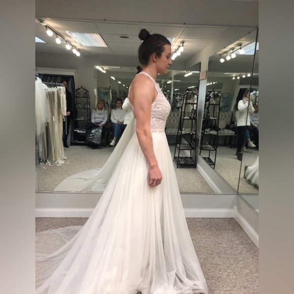 New. Never worn, never altered Stella York wedding dress. - Picture 10 of 10